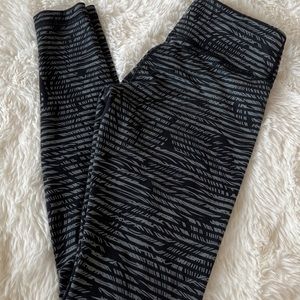 Lululemon yoga pants leggings black gray sz s/m